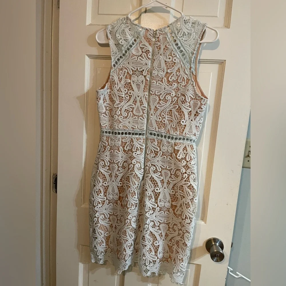 Lulus - Picture 4 of 4